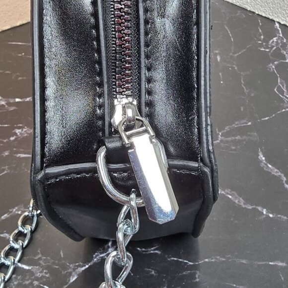 🎃 Glamorous Glitter Vampire Lips Crossbody Bag (NWOT) - Picture 8 of 11